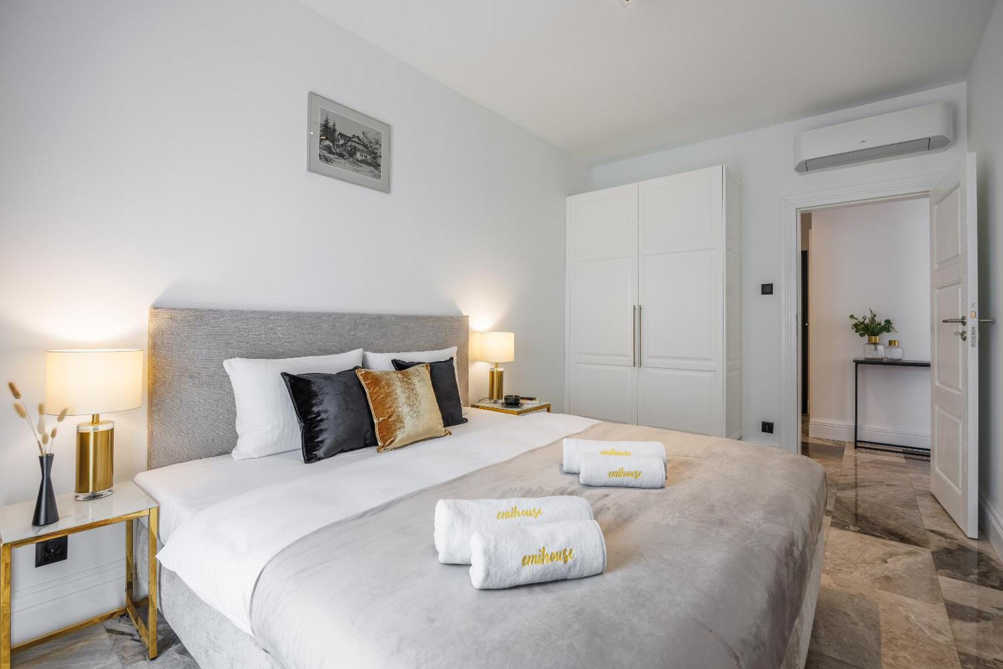 Emihouse Riverside Premium Apartments & Free Parking ジェシュフ エクステリア 写真