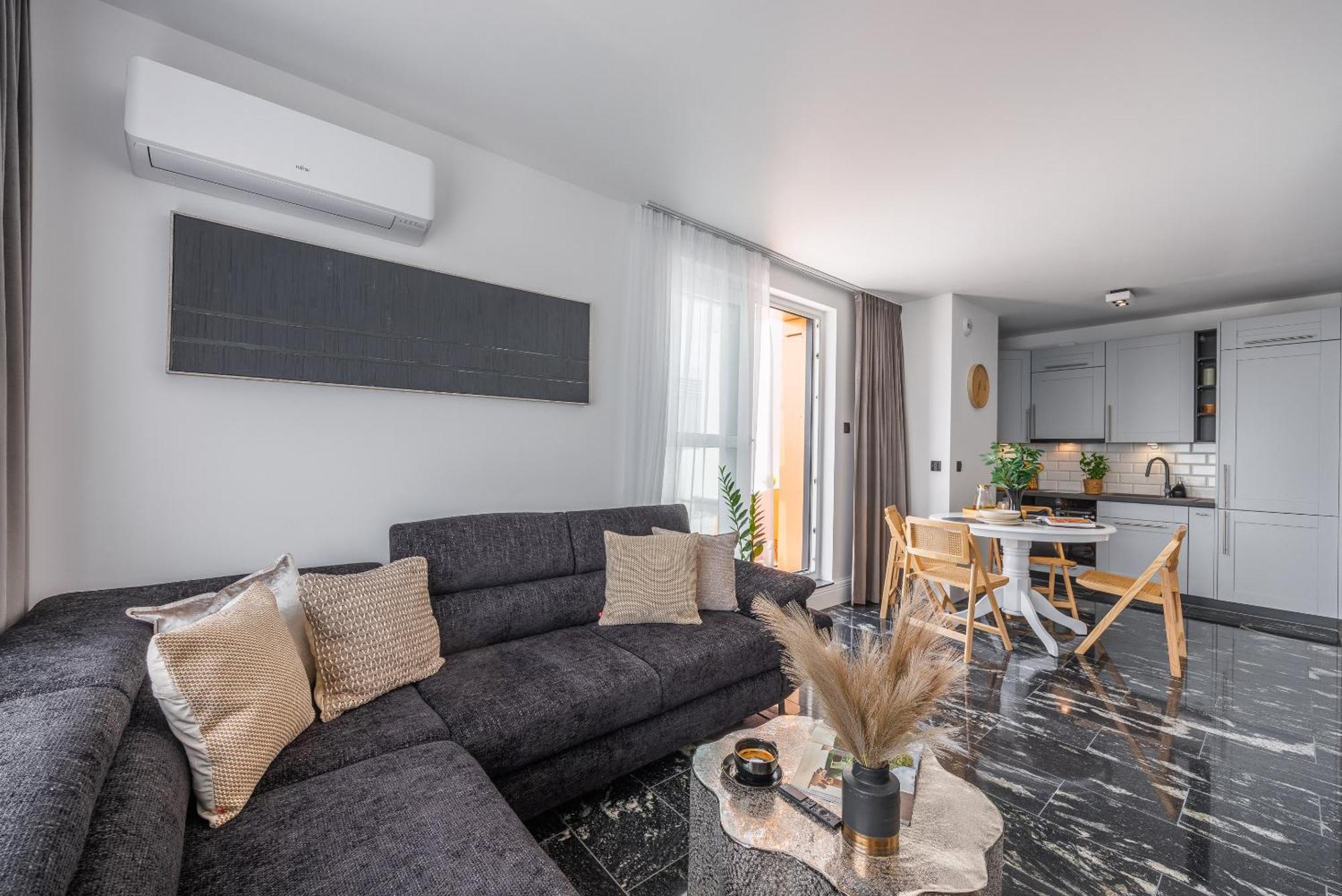 Emihouse Riverside Premium Apartments & Free Parking ジェシュフ エクステリア 写真