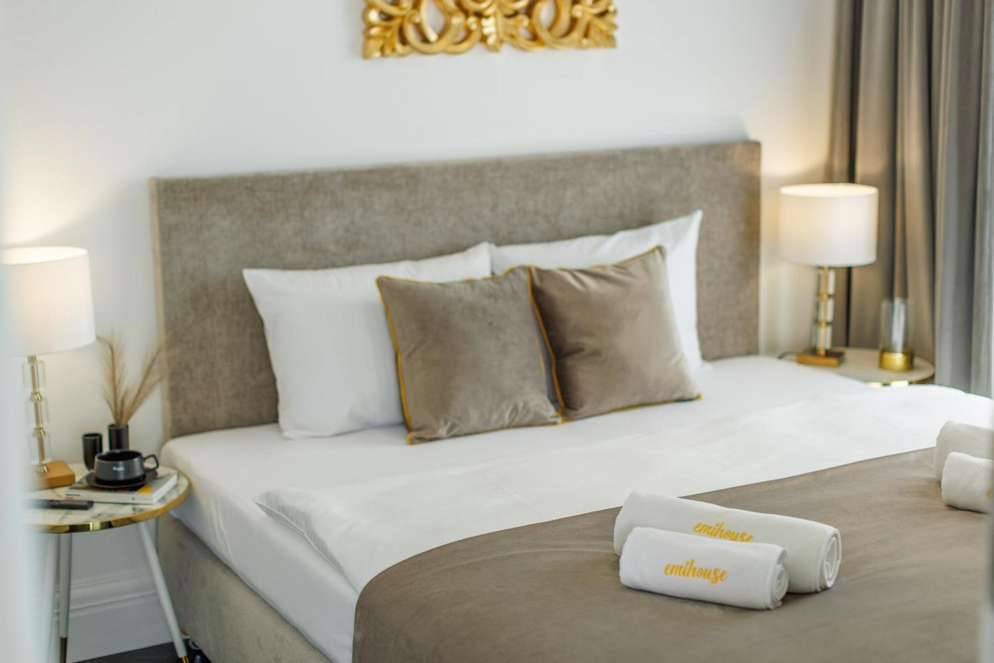 Emihouse Riverside Premium Apartments & Free Parking ジェシュフ エクステリア 写真
