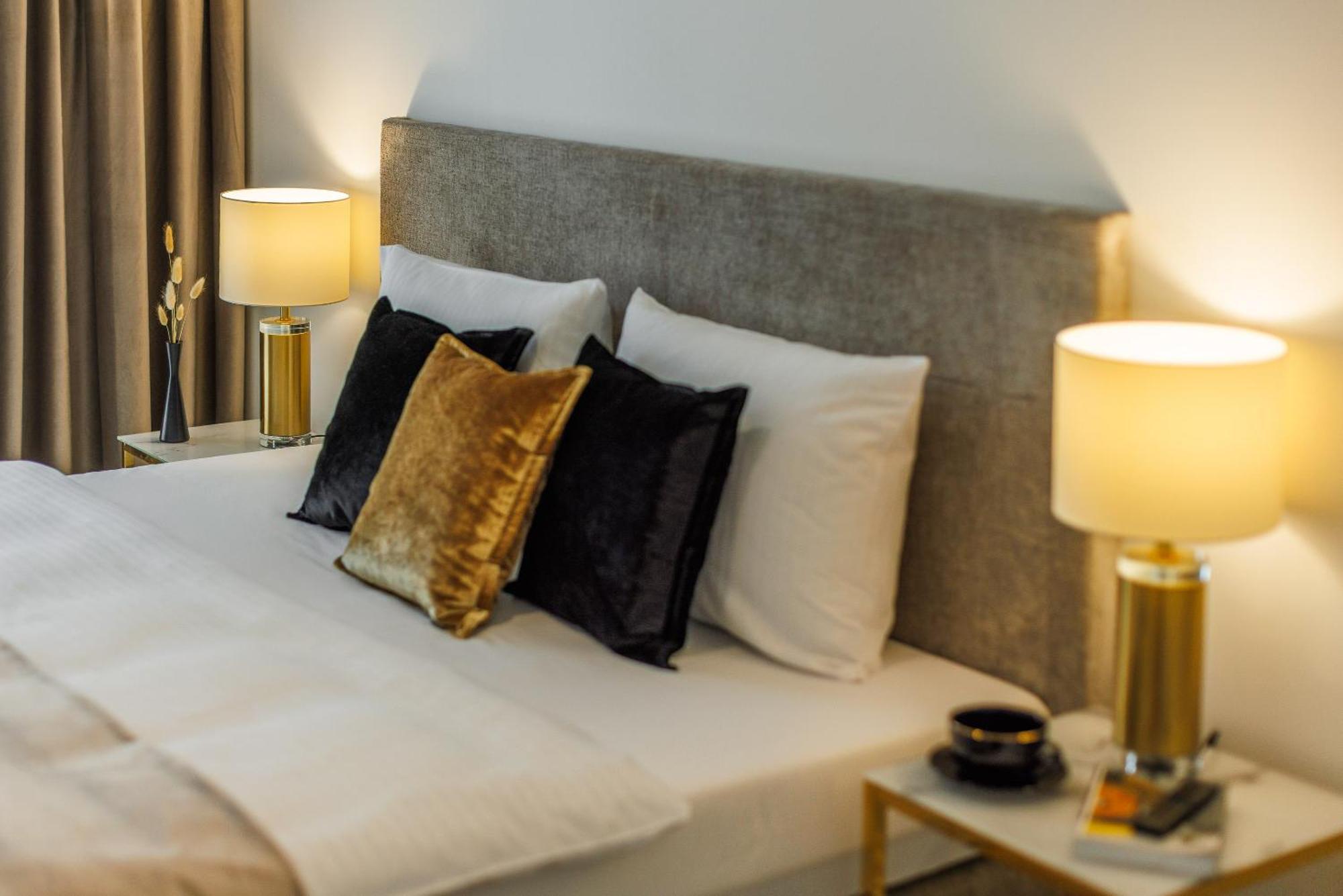Emihouse Riverside Premium Apartments & Free Parking ジェシュフ エクステリア 写真