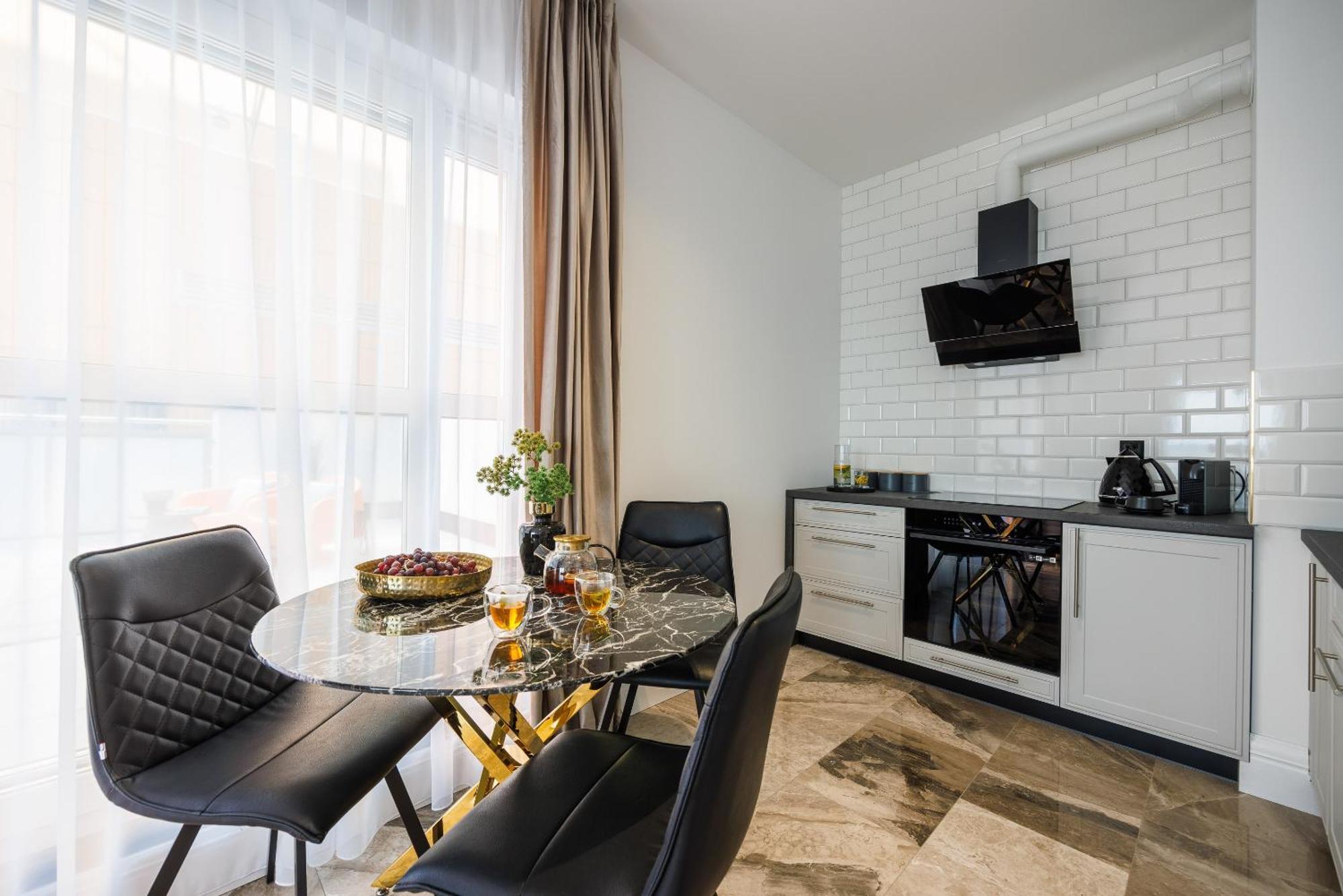 Emihouse Riverside Premium Apartments & Free Parking ジェシュフ エクステリア 写真