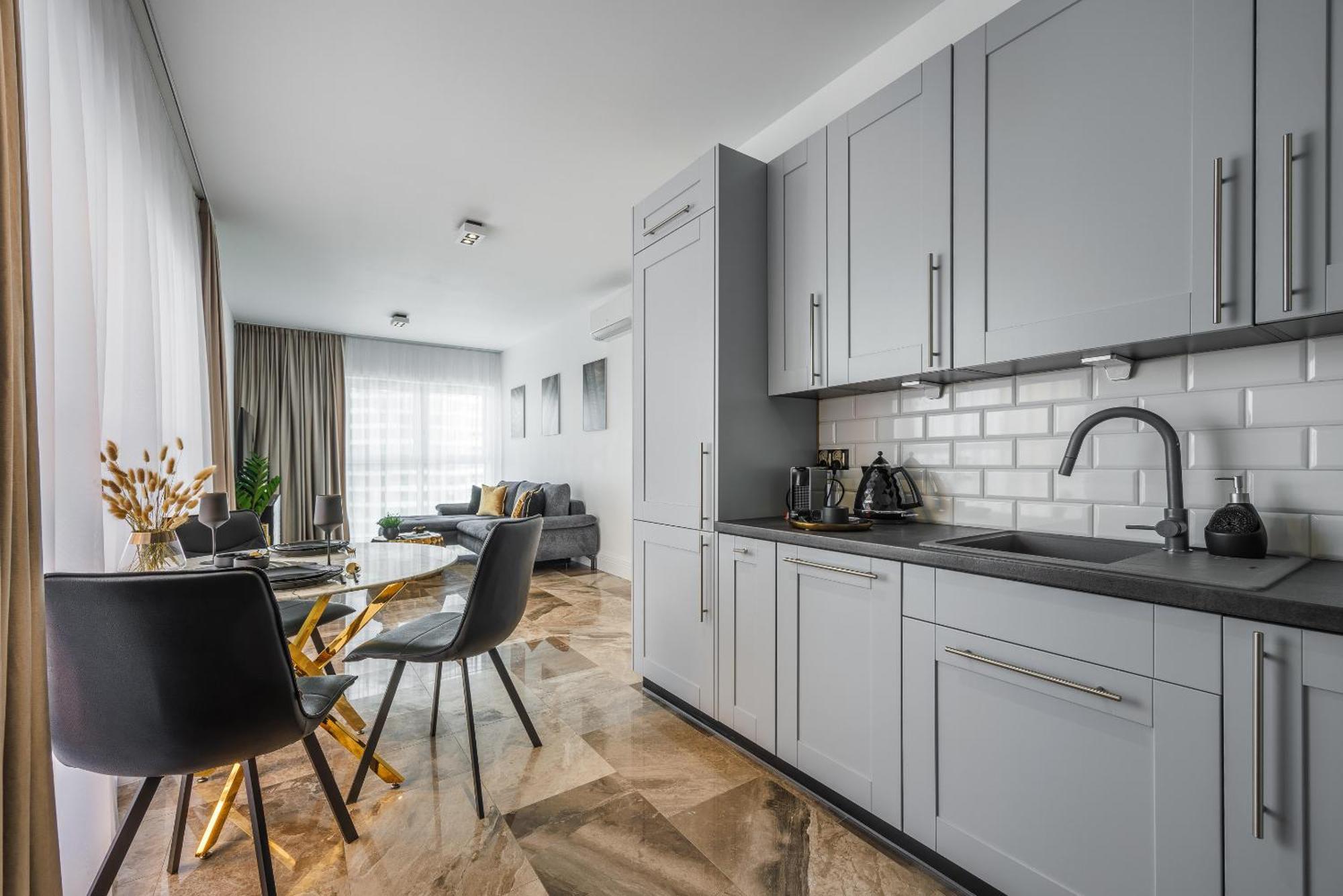 Emihouse Riverside Premium Apartments & Free Parking ジェシュフ エクステリア 写真