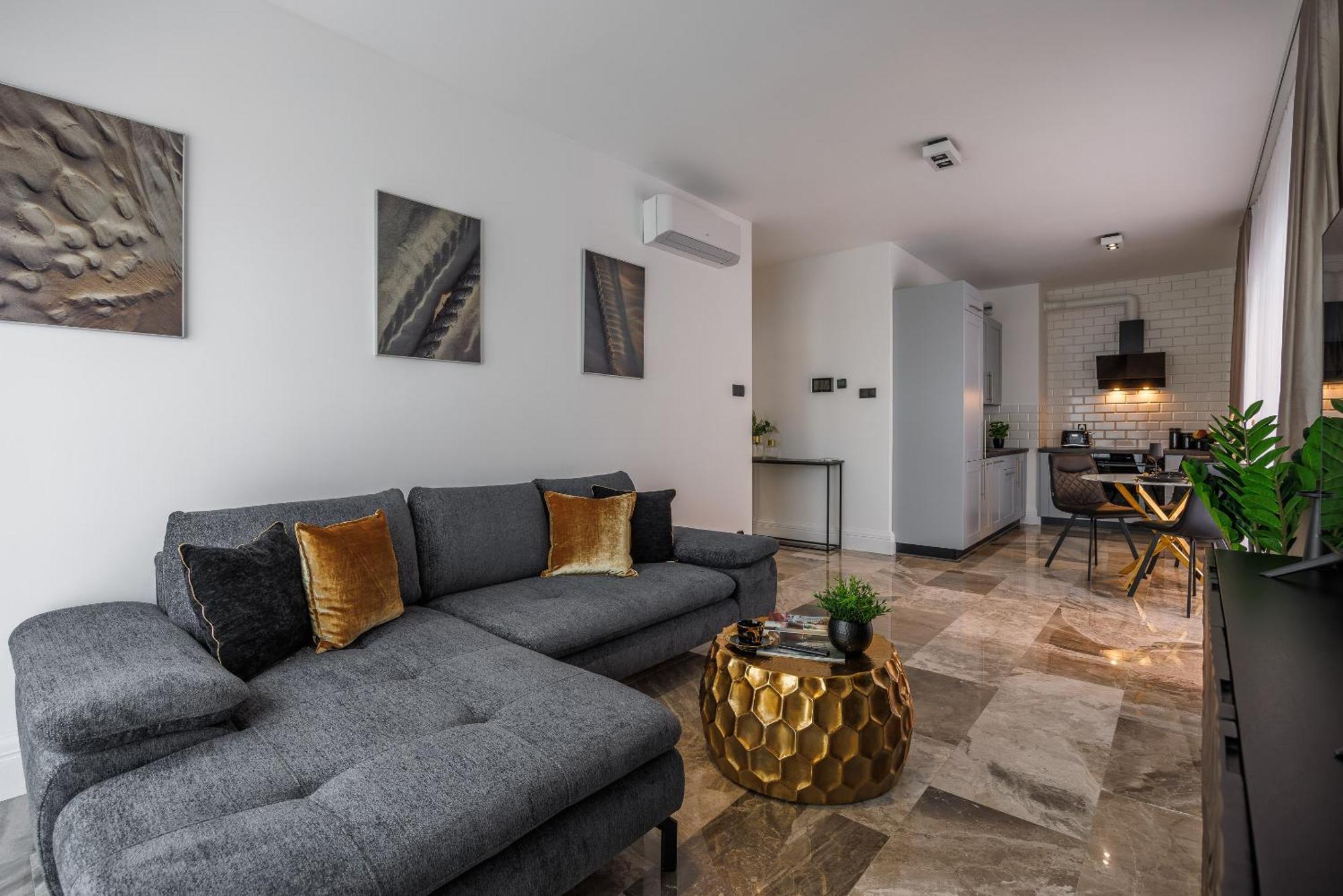 Emihouse Riverside Premium Apartments & Free Parking ジェシュフ エクステリア 写真